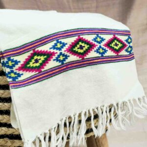 Himkara White Kullu Muffler – Himachali Handwoven Wool Muffler for Women